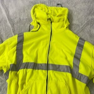 Hi Vis hoody with removable hood.Size is 4xl but I would say closer to 2xl